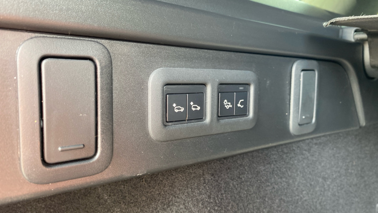 Land Rover Range Rover Velar 3.0 D300 R-Dynamic HSE 5dr Auto Diesel Estate